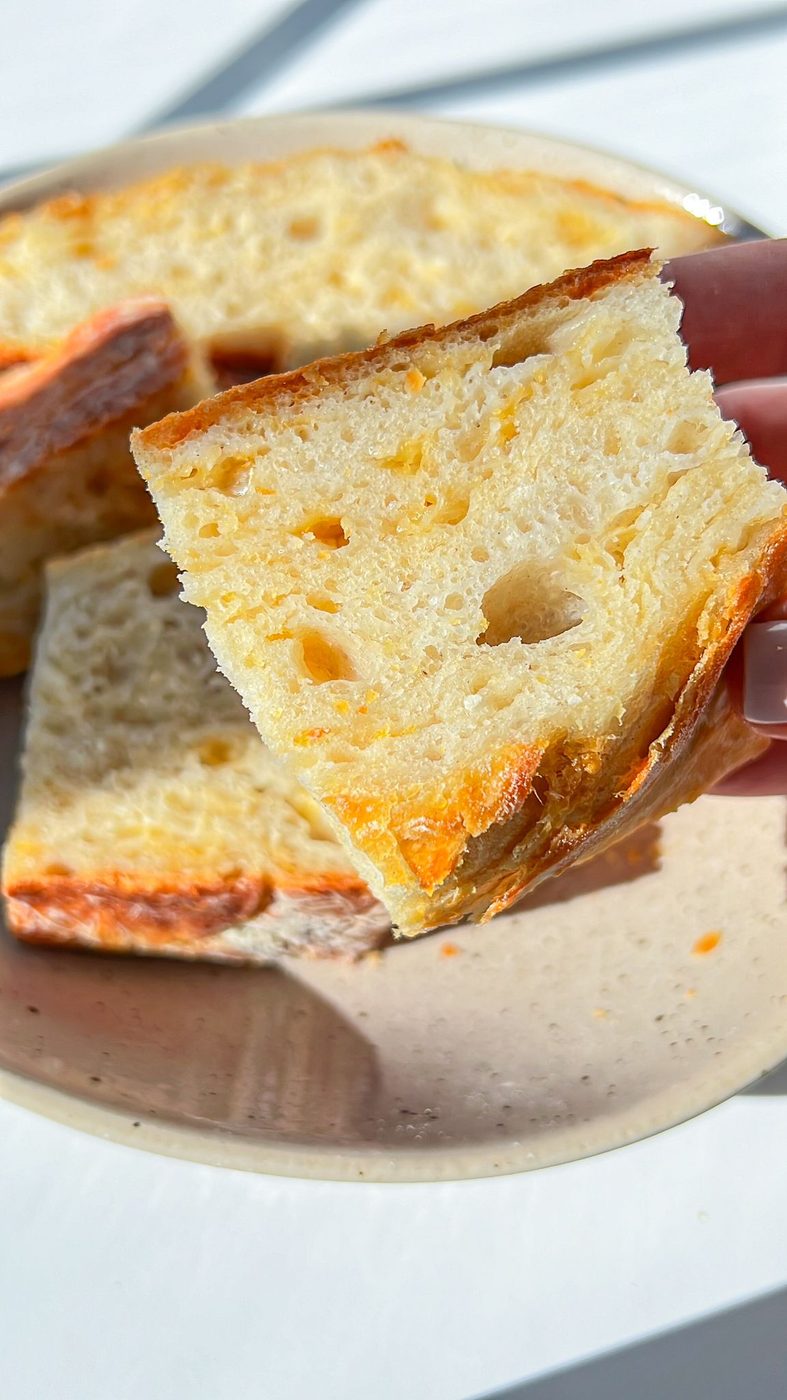 No Knead Cheddar Bread