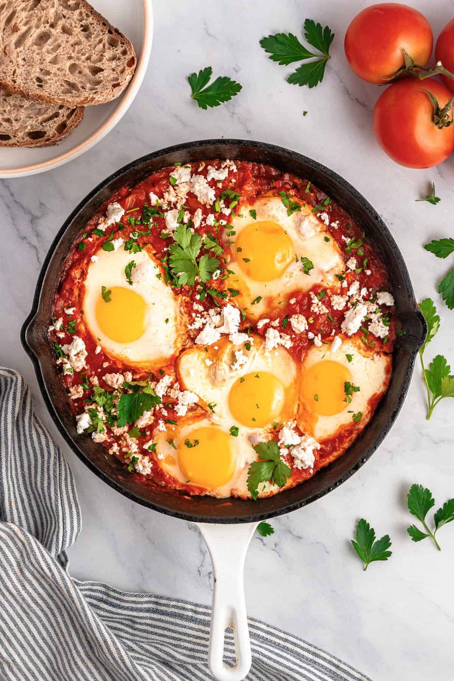 A skillet with the shakshouka fully cooked.