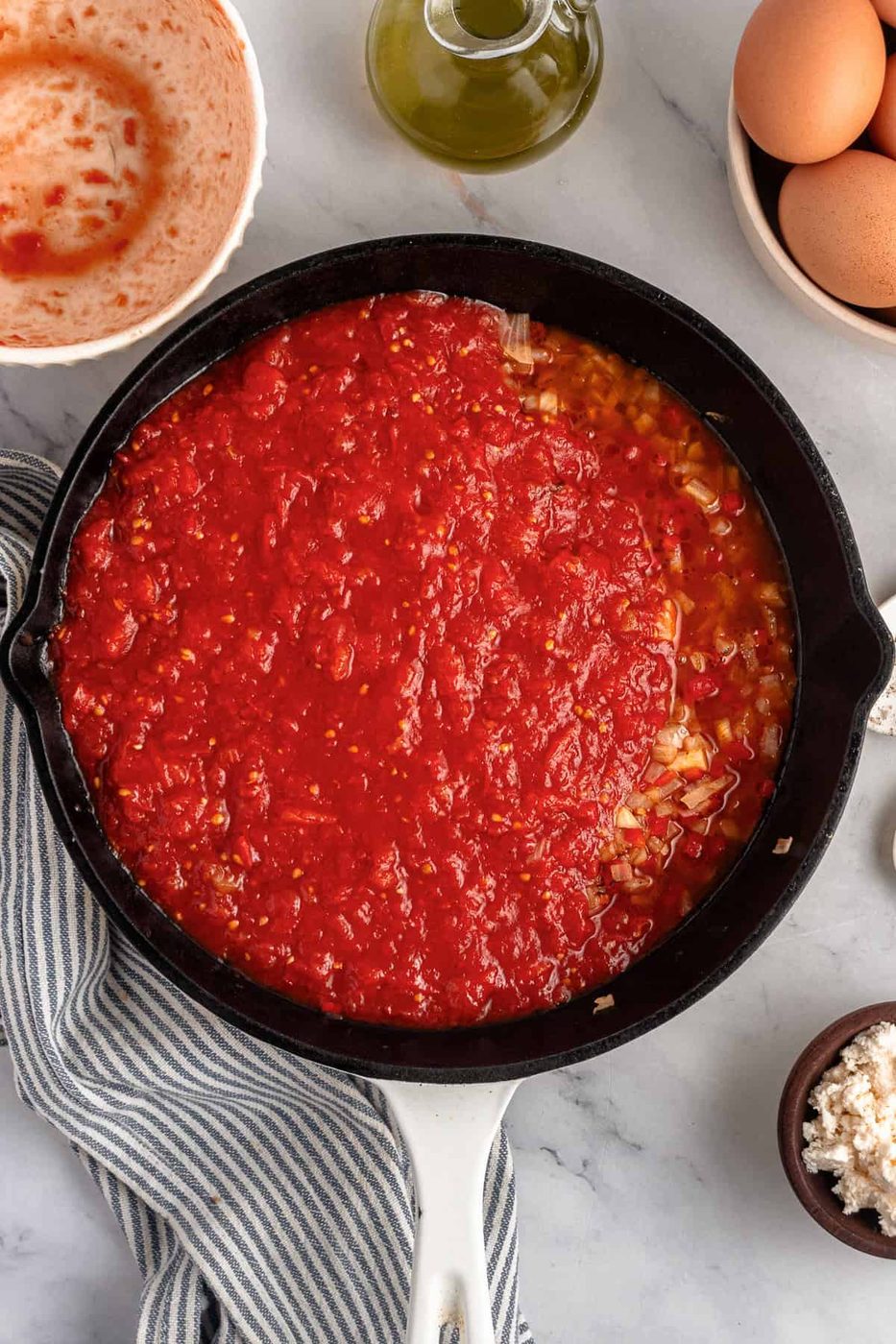 A photo of a skillet with the tomato sauce inside.