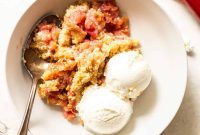 Homestyle Rhubarb Crumble