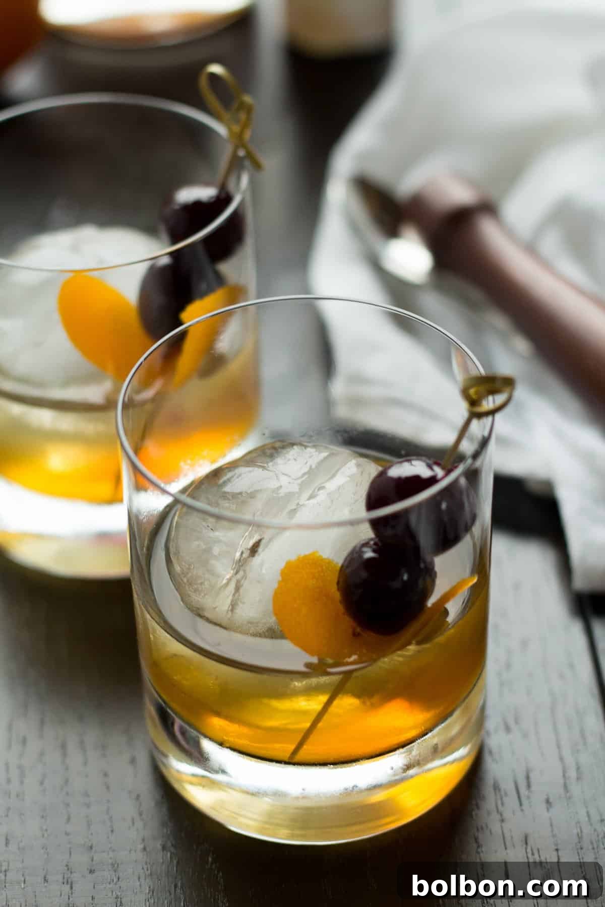 Crafting the Timeless Manhattan 8 A vibrant Apple Old Fashioned cocktail, garnished with fresh apple slices and a fragrant cinnamon stick, appealing to whiskey lovers seeking a fruity twist.